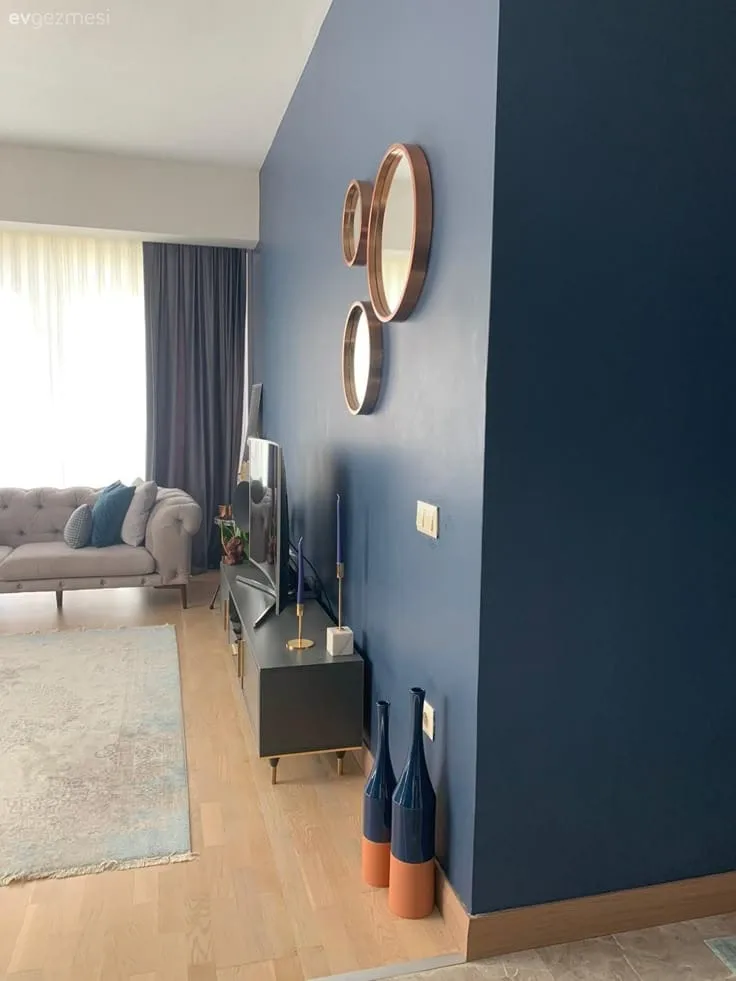 Mavi tonlarda salon duvar boyama